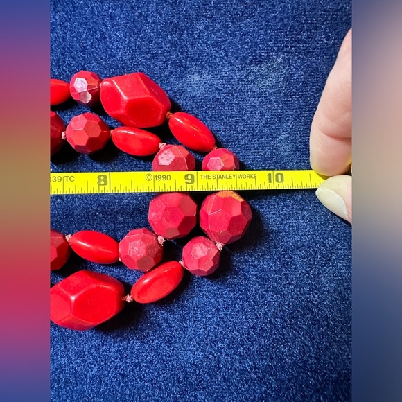 Red faceted bead necklace - Picture 5 of 6